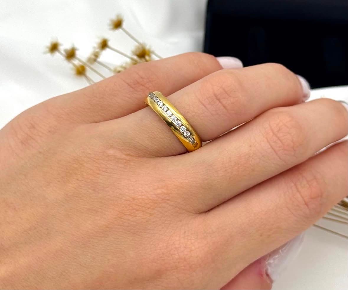 Aliança em ouro cravejada com diamantes Walmor Wulff