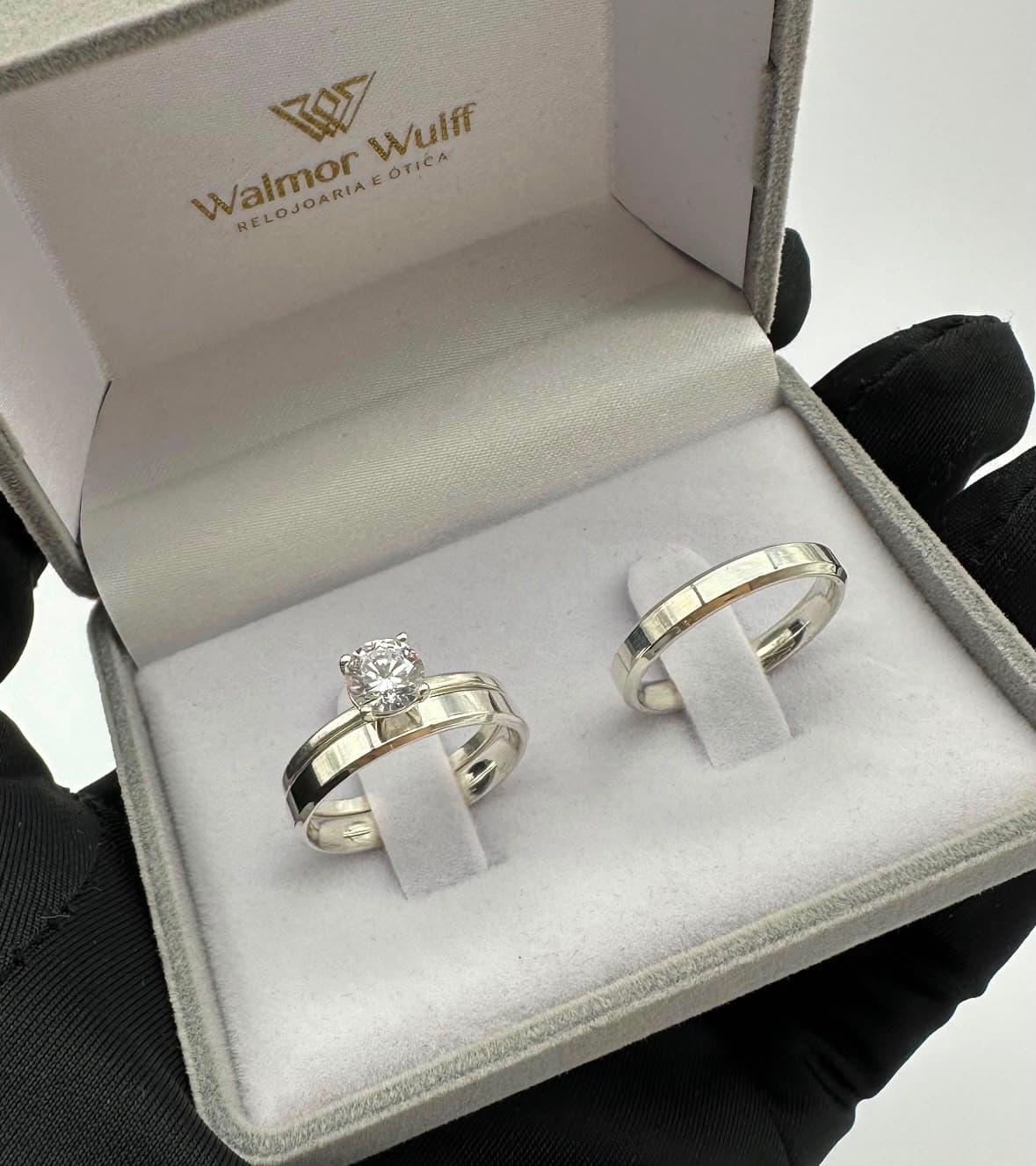 Conjunto aliança e anel solitário em ouro branco Walmor Wulff