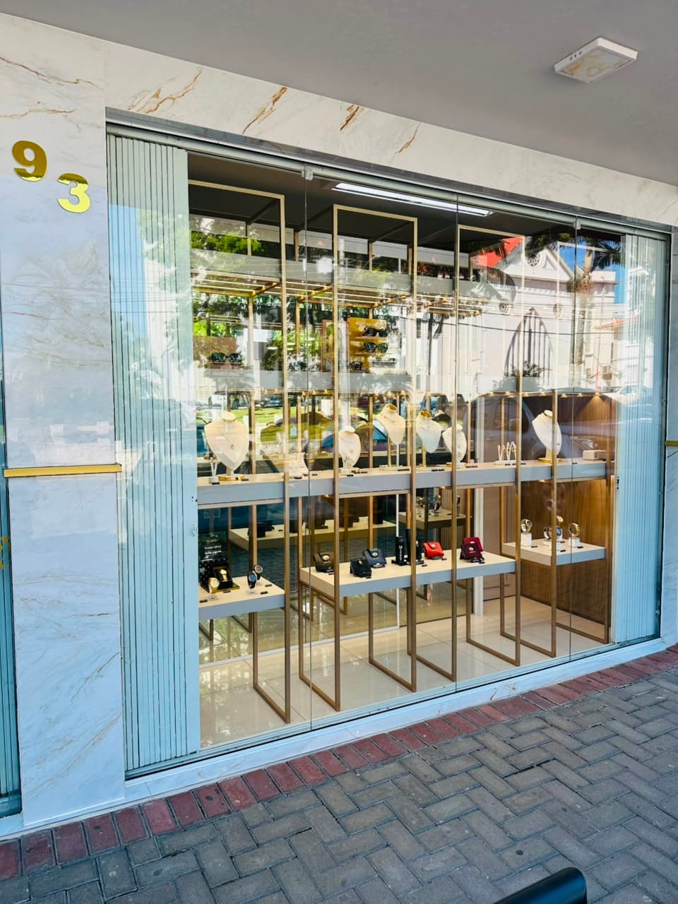 Vitrine externa da loja Walmor Wulff